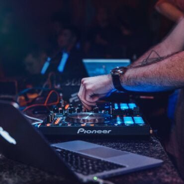 pexels david bartus 844928 - Propuestas musicales