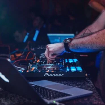 pexels david bartus 844928 - Propuestas musicales