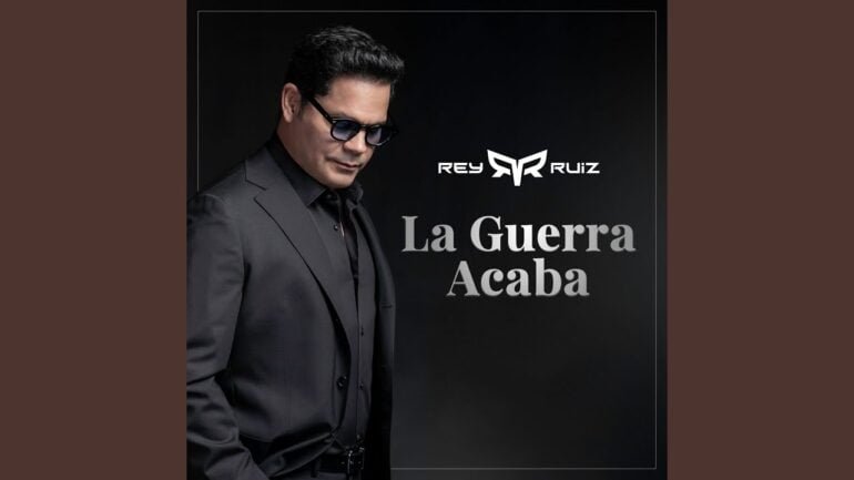 Rey Ruiz interpretando "La Guerra Acaba"