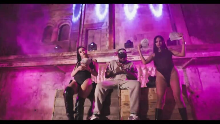 El Micha interpretando Yeyo