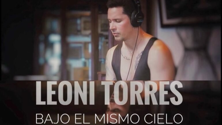 Leoni Torres interpretando Bajo El Mismo Cielo