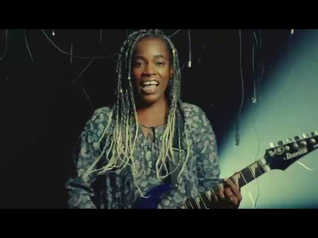 Yuly y Havana C interpretando Eso Está En Tu Mente