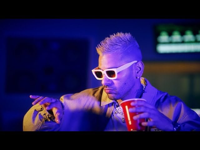 Alex Duvall interpretando Pastillita