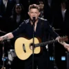 Cuando la música habla claro: Sanz abre su escenario a la voz crítica de Kamankola.