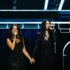 Laura Pausini y Camila Cabello convierten “Víveme” en uno de los momentos latinos más emotivos del año.