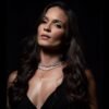 Diana Fuentes convierte la madurez artística en canciones dentro de “Flores y Fuego”.