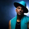 De las Grandes Ligas al teatro: José «Candelita» Iglesias demuestra que el escenario también puede ser un diamante.