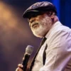 Francisco Céspedes enciende las alarmas en México: el cantautor cubano se desvanece en pleno concierto.