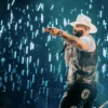 El regional mexicano cambia de piel: Carín León amplía MUDA con cinco canciones inéditas.